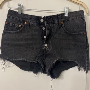 Black Levi jean short size 27 - high waisted